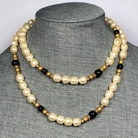 Jewelry - Necklace Vintage Faux Pearls Jewelry 36”